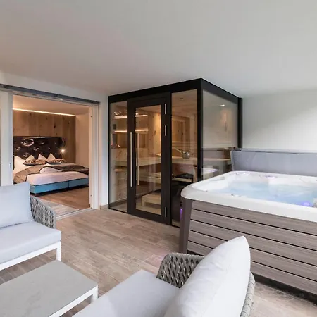 Stroblhof Active Family Hotel 4*