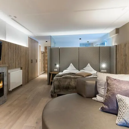Stroblhof Active Family Hotel 4*